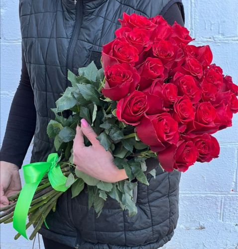 "Севилья"- букет из красных роз с доставкой по городу по Терехово